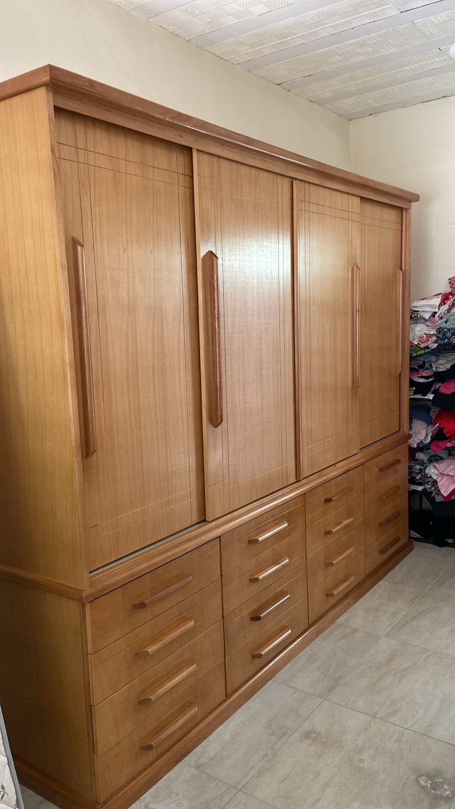 Armários de Quarto em madeira maciça — Gil Móveis